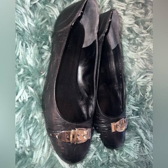 Gucci flats all black with gold buckle on front - Picture 5 of 6